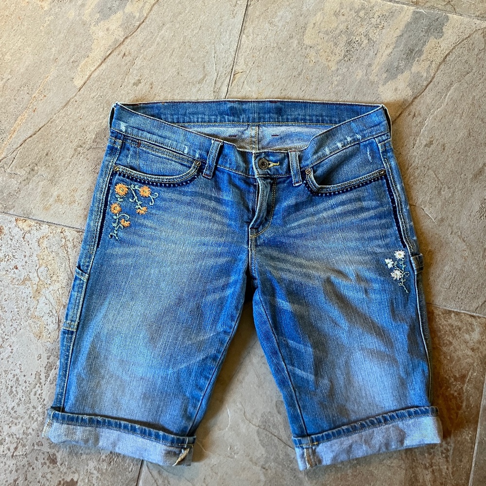 Lucky Brand size 29 LOW RISE, Bermuda embroidered denim shorts